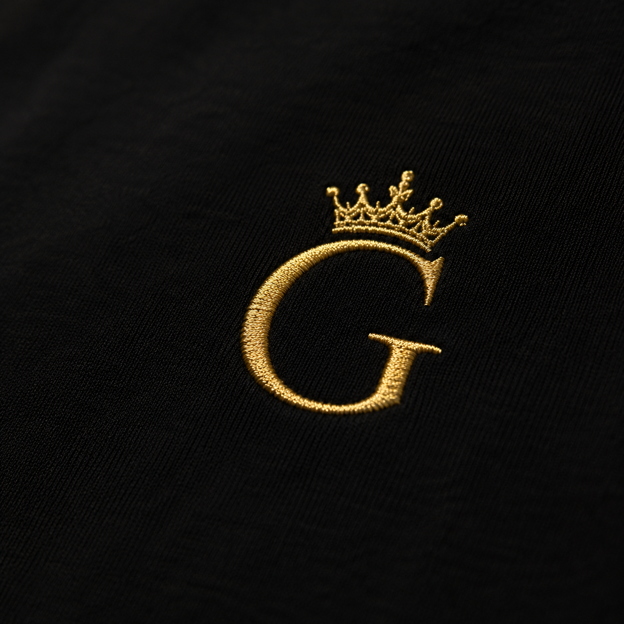 GUILT BLACK TEE / GOLD EMBROIDERY